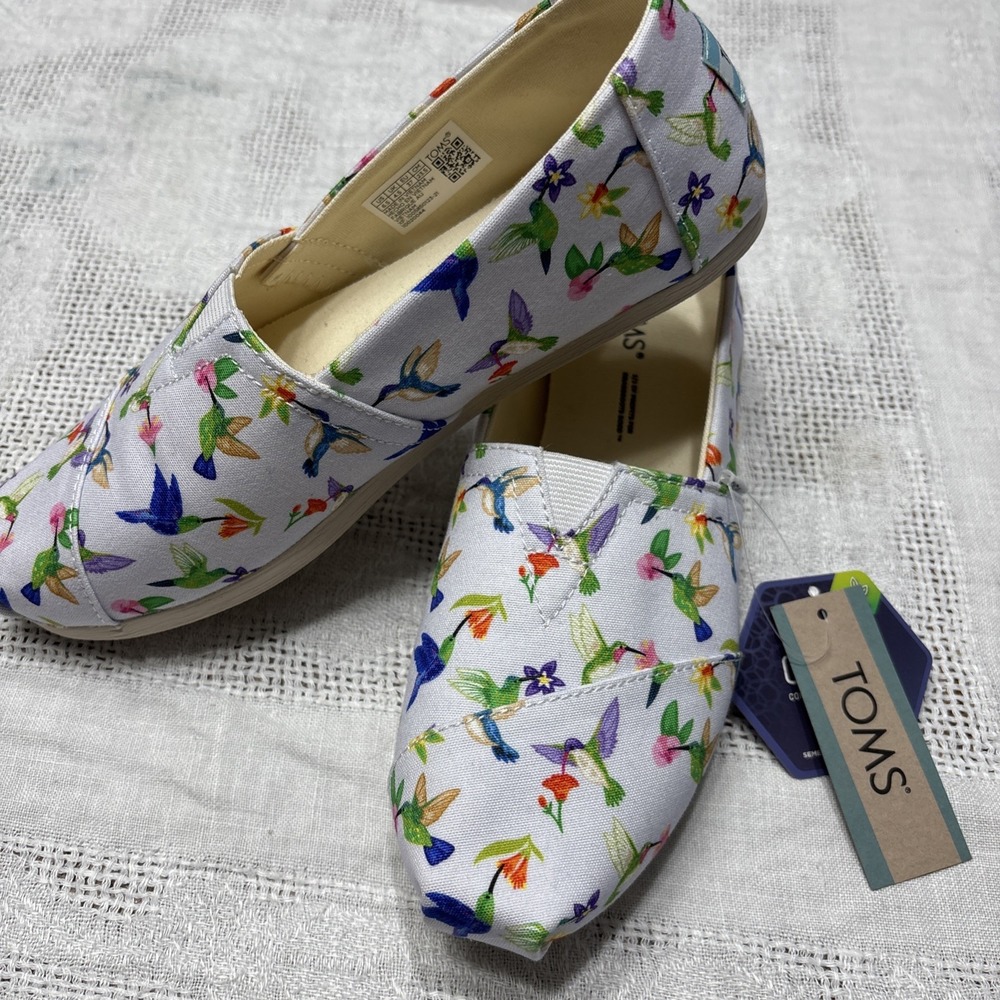 TOMS Classic Alpargata‎ flats multicolor hummingbird floral print NWT  Sz 6.5
